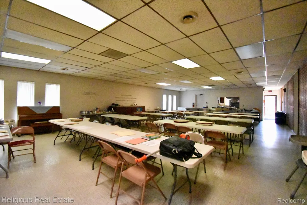 24105 Hass St Dearborn Heights City, MI 48127