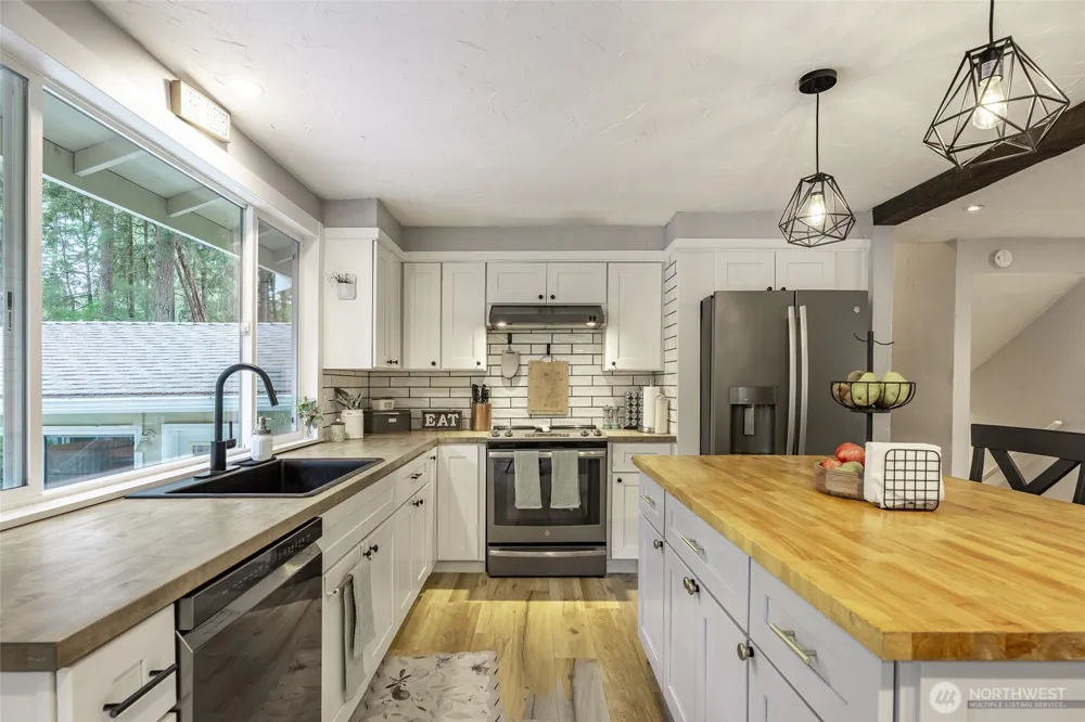 14102 NW 56th Avenue NW Gig Harbor, WA 98332