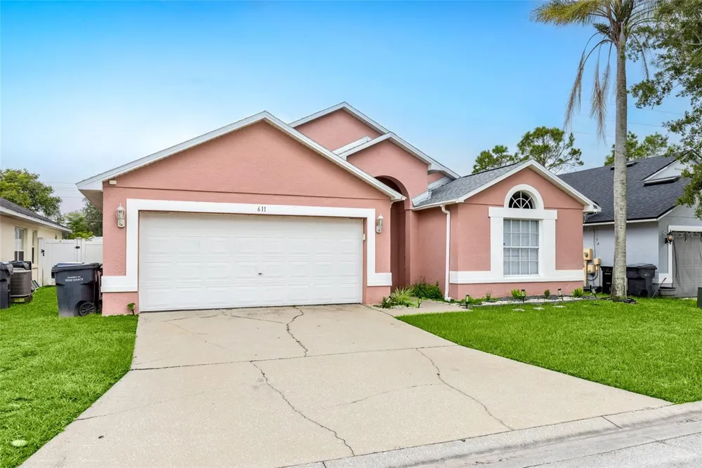 611 SADDLE RIDGE DRIVE Davenport, FL 33896