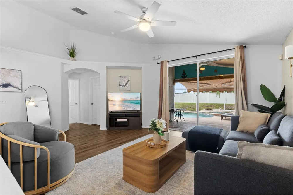 611 SADDLE RIDGE DRIVE Davenport, FL 33896