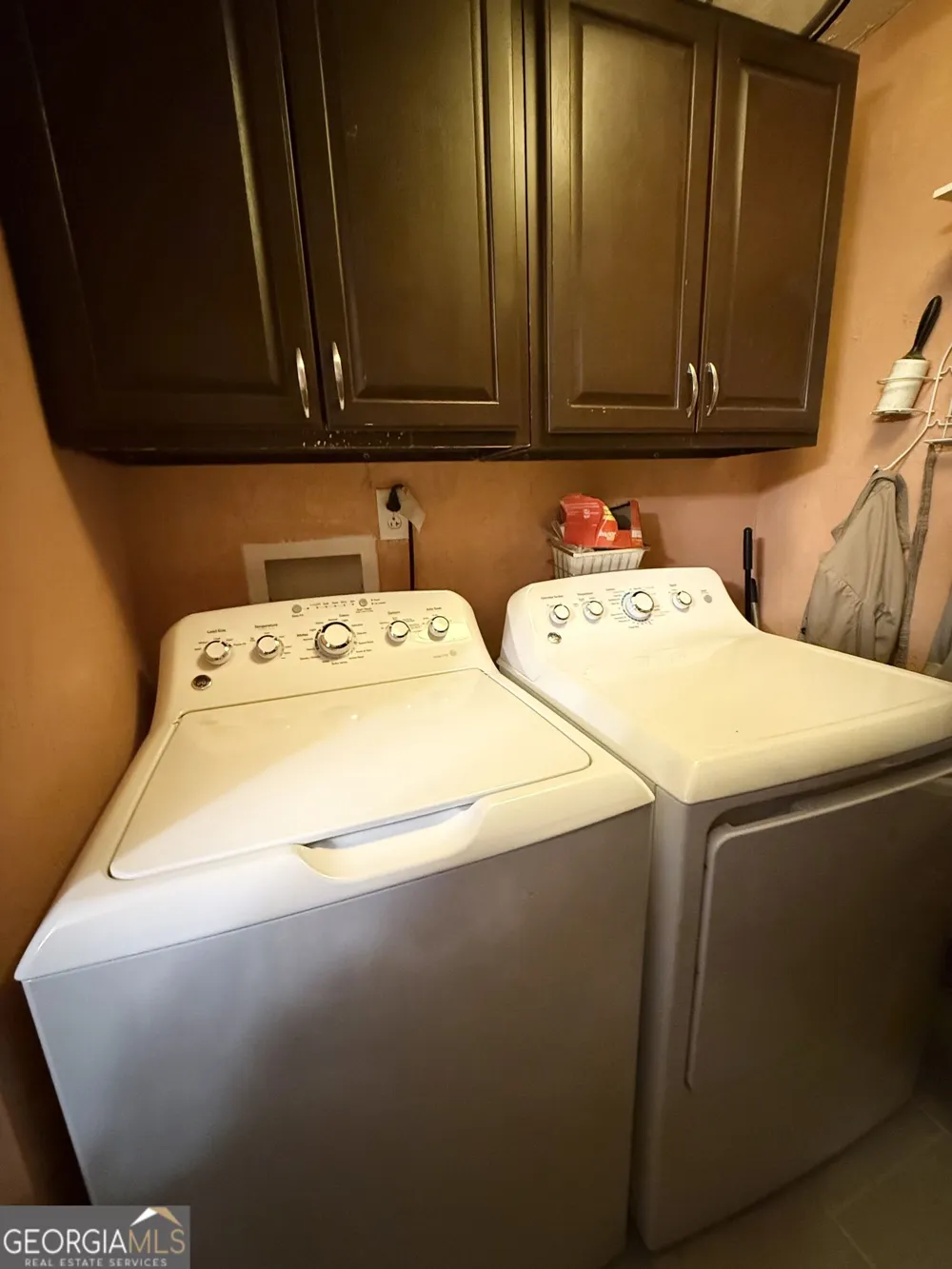 279 W Tate ST Elberton, GA 30635