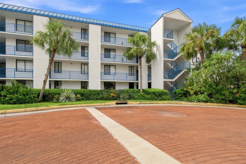 2424 W TAMPA BAY BOULEVARD #L404 Tampa, FL 33607