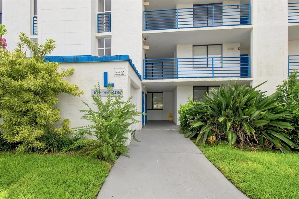 2424 W TAMPA BAY BOULEVARD #L404 Tampa, FL 33607