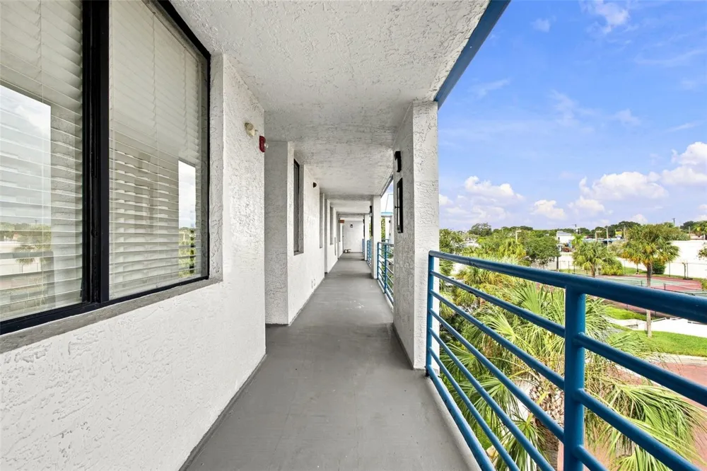 2424 W TAMPA BAY BOULEVARD #L404 Tampa, FL 33607