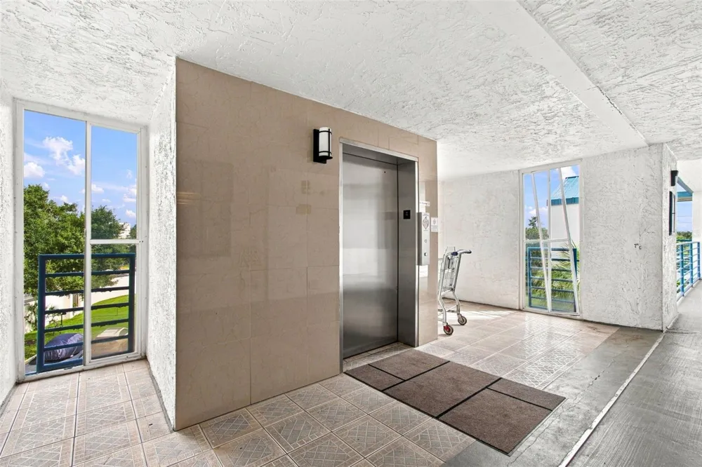 2424 W TAMPA BAY BOULEVARD #L404 Tampa, FL 33607