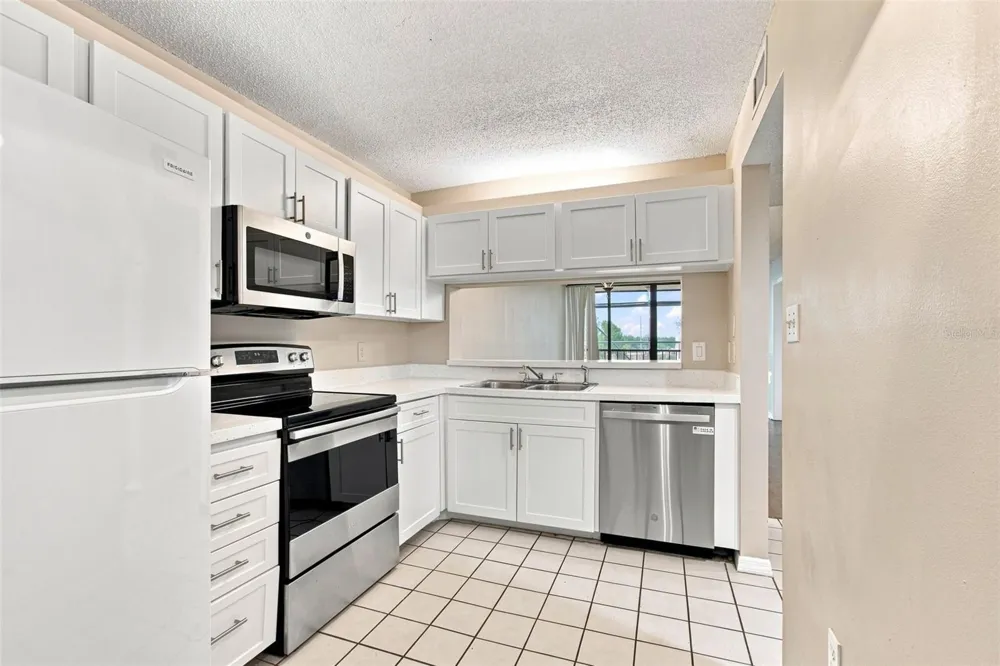 2424 W TAMPA BAY BOULEVARD #L404 Tampa, FL 33607