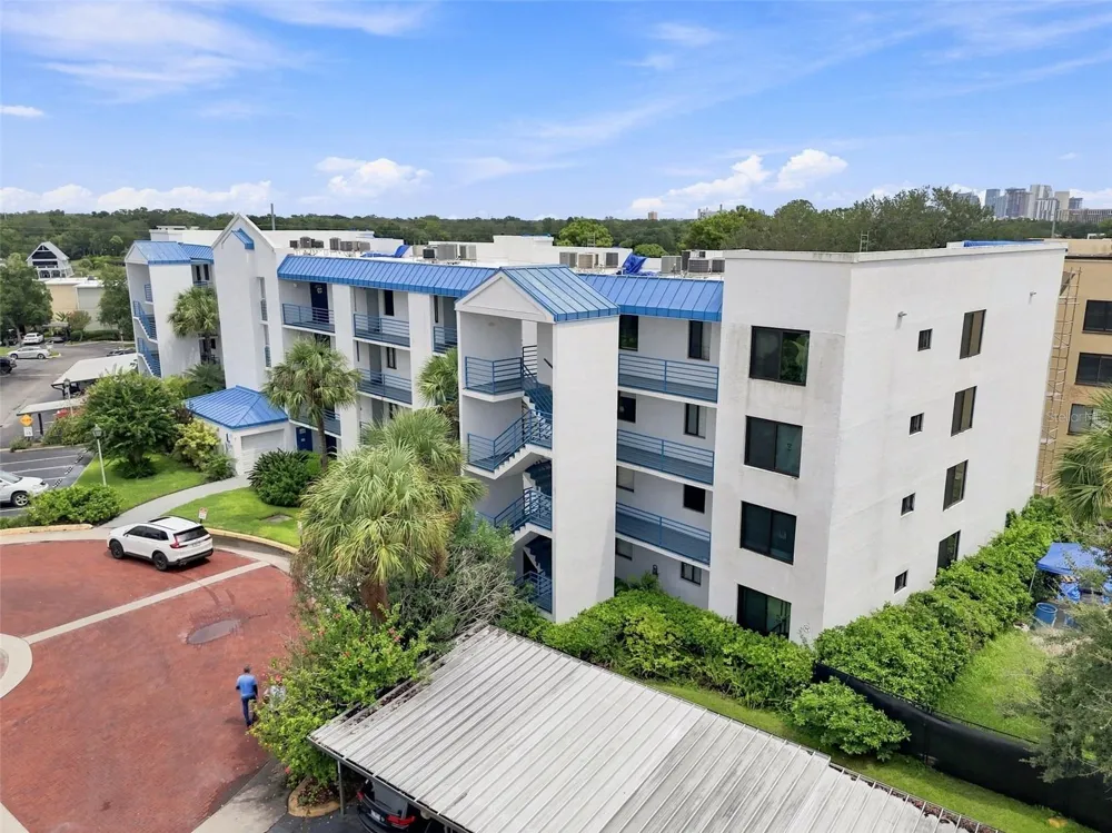 2424 W TAMPA BAY BOULEVARD #L404 Tampa, FL 33607