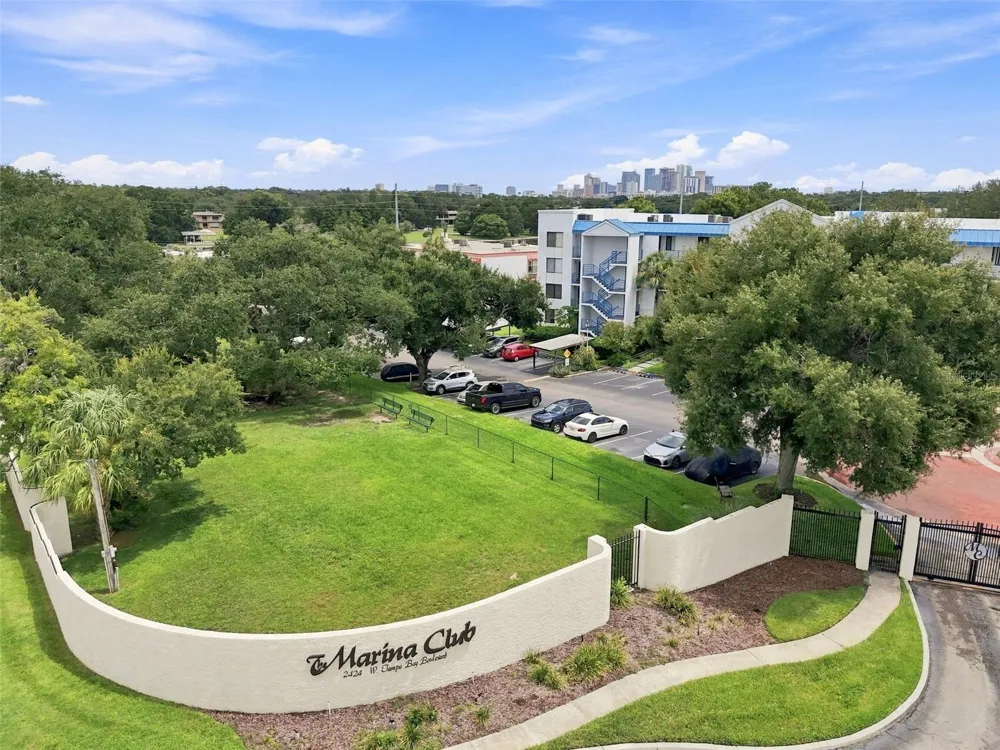 2424 W TAMPA BAY BOULEVARD #L404 Tampa, FL 33607