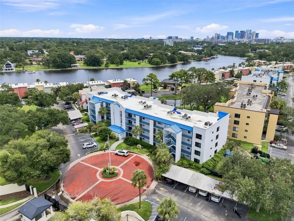 2424 W TAMPA BAY BOULEVARD #L404 Tampa, FL 33607