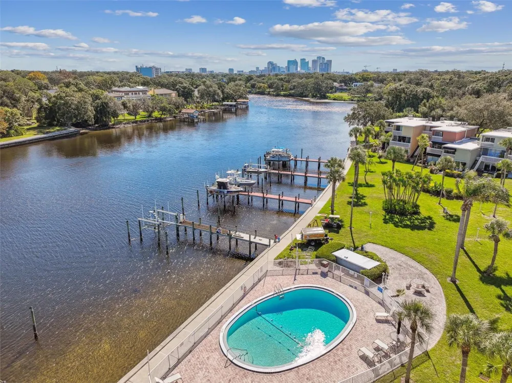 2424 W TAMPA BAY BOULEVARD #L404 Tampa, FL 33607