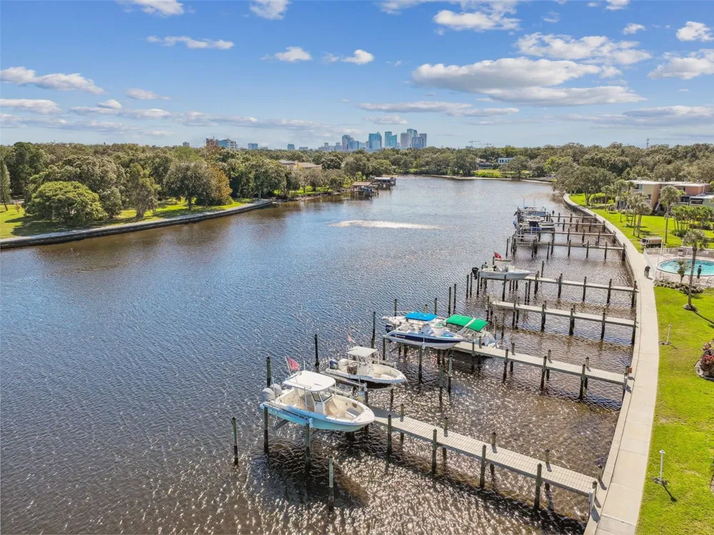 2424 W TAMPA BAY BOULEVARD #L404 Tampa, FL 33607