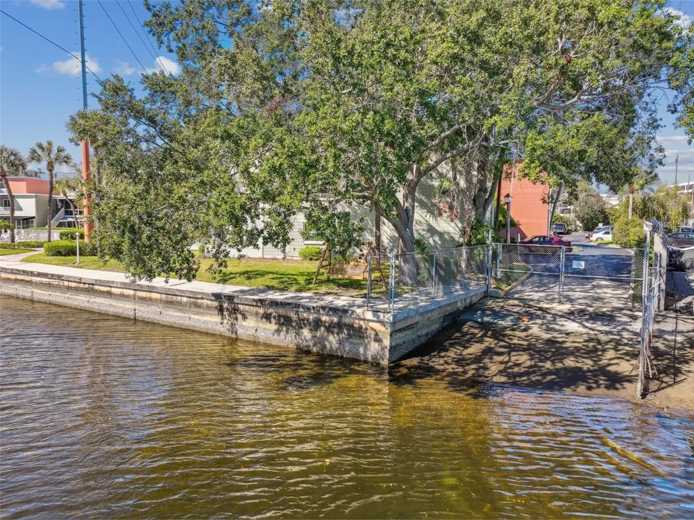 2424 W TAMPA BAY BOULEVARD #L404 Tampa, FL 33607