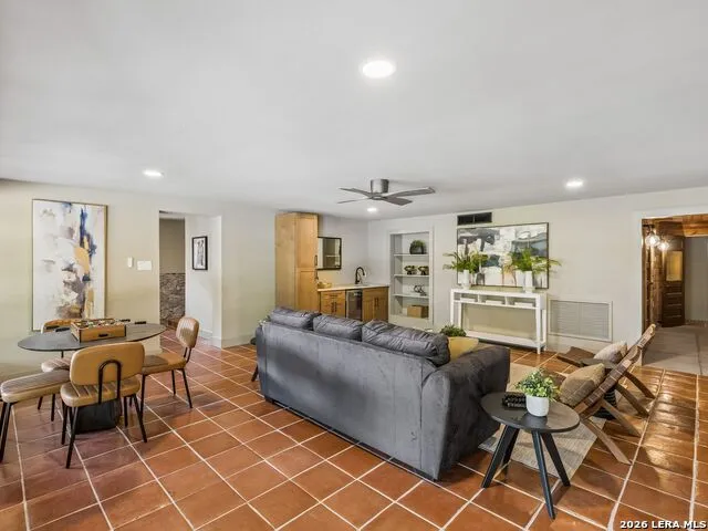 850 Estes Avenue San Antonio, TX 78209