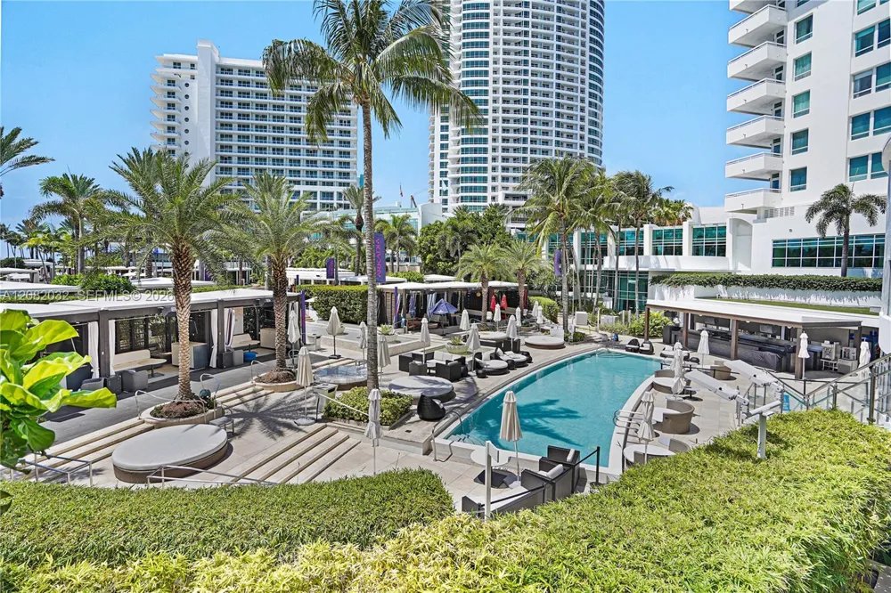 4391 Collins Ave #905 Miami Beach, FL 33140
