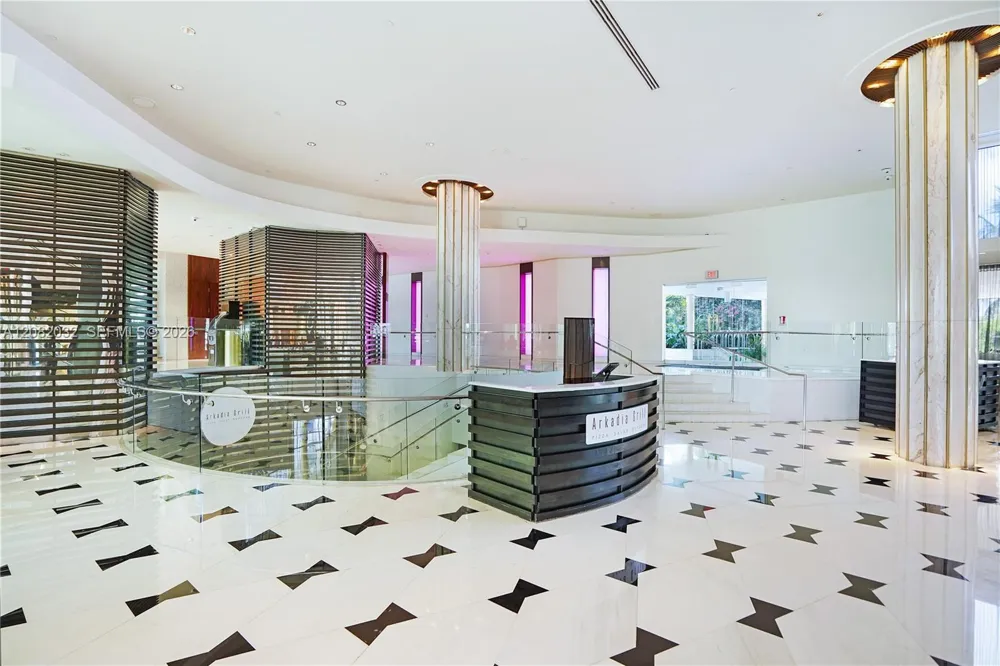 4391 Collins Ave #905 Miami Beach, FL 33140