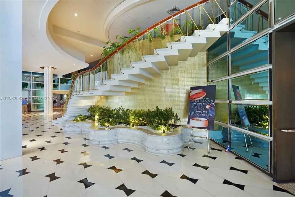 4391 Collins Ave #905 Miami Beach, FL 33140