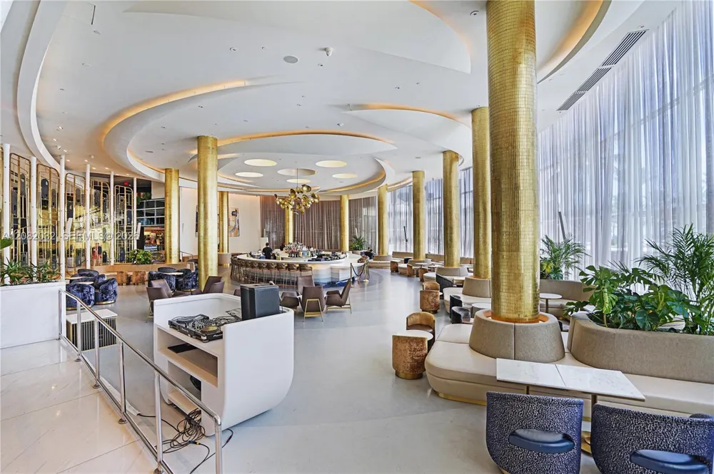 4391 Collins Ave #905 Miami Beach, FL 33140