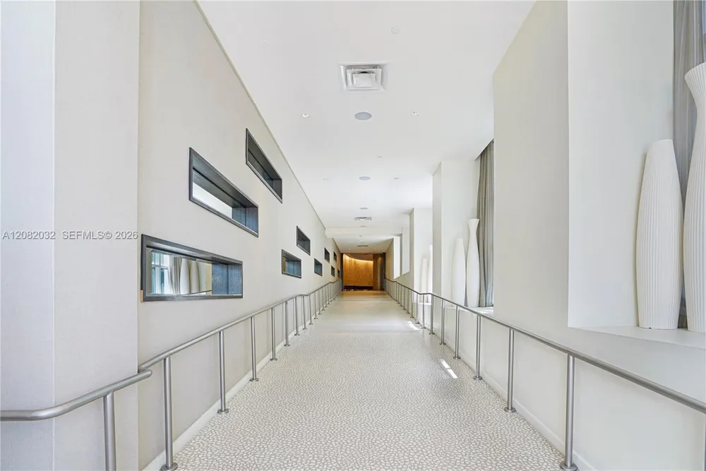 4391 Collins Ave #905 Miami Beach, FL 33140