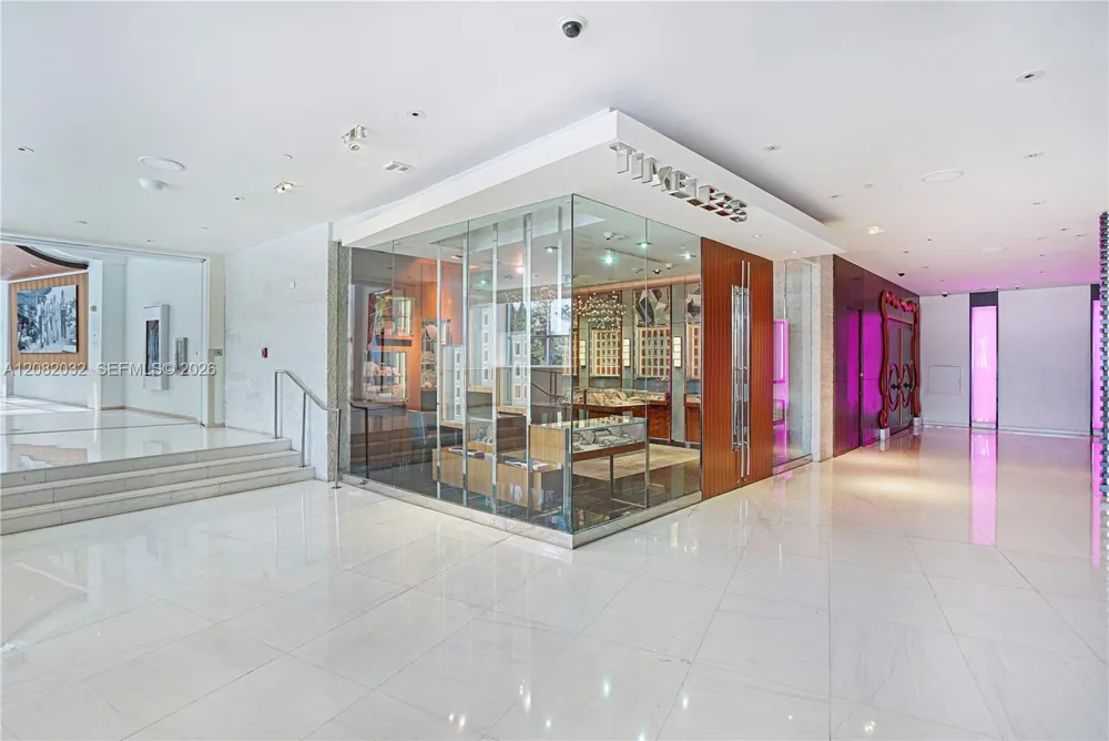 4391 Collins Ave #905 Miami Beach, FL 33140