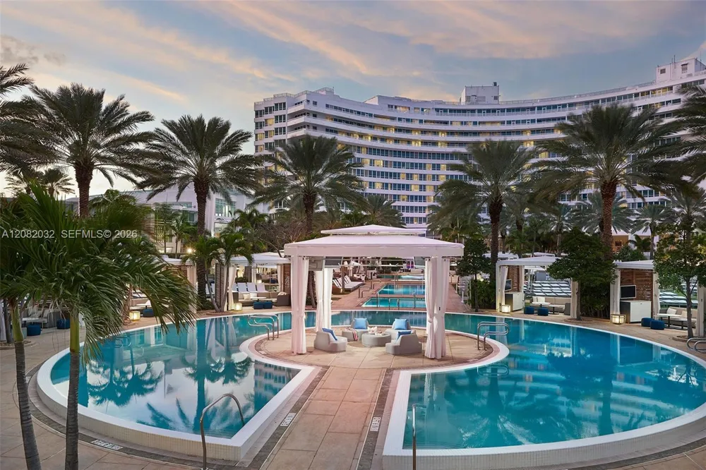 4391 Collins Ave #905 Miami Beach, FL 33140