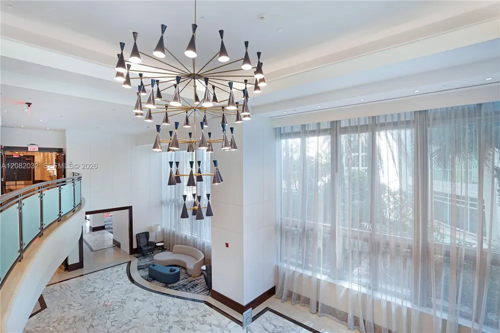 4391 Collins Ave #905 Miami Beach, FL 33140