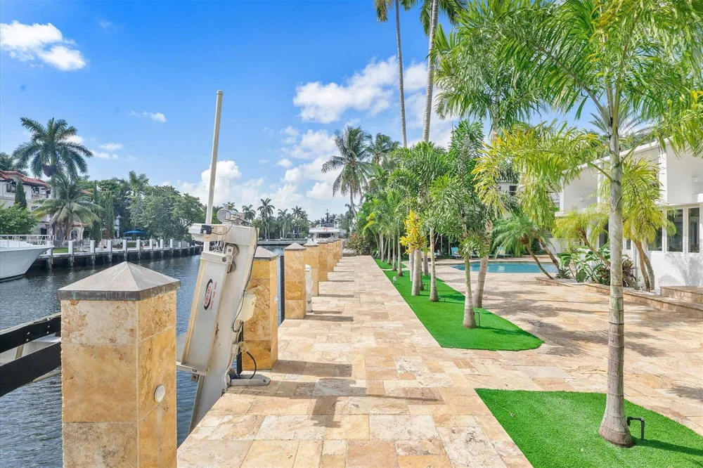 18 Nurmi Drive Fort Lauderdale, FL 33301