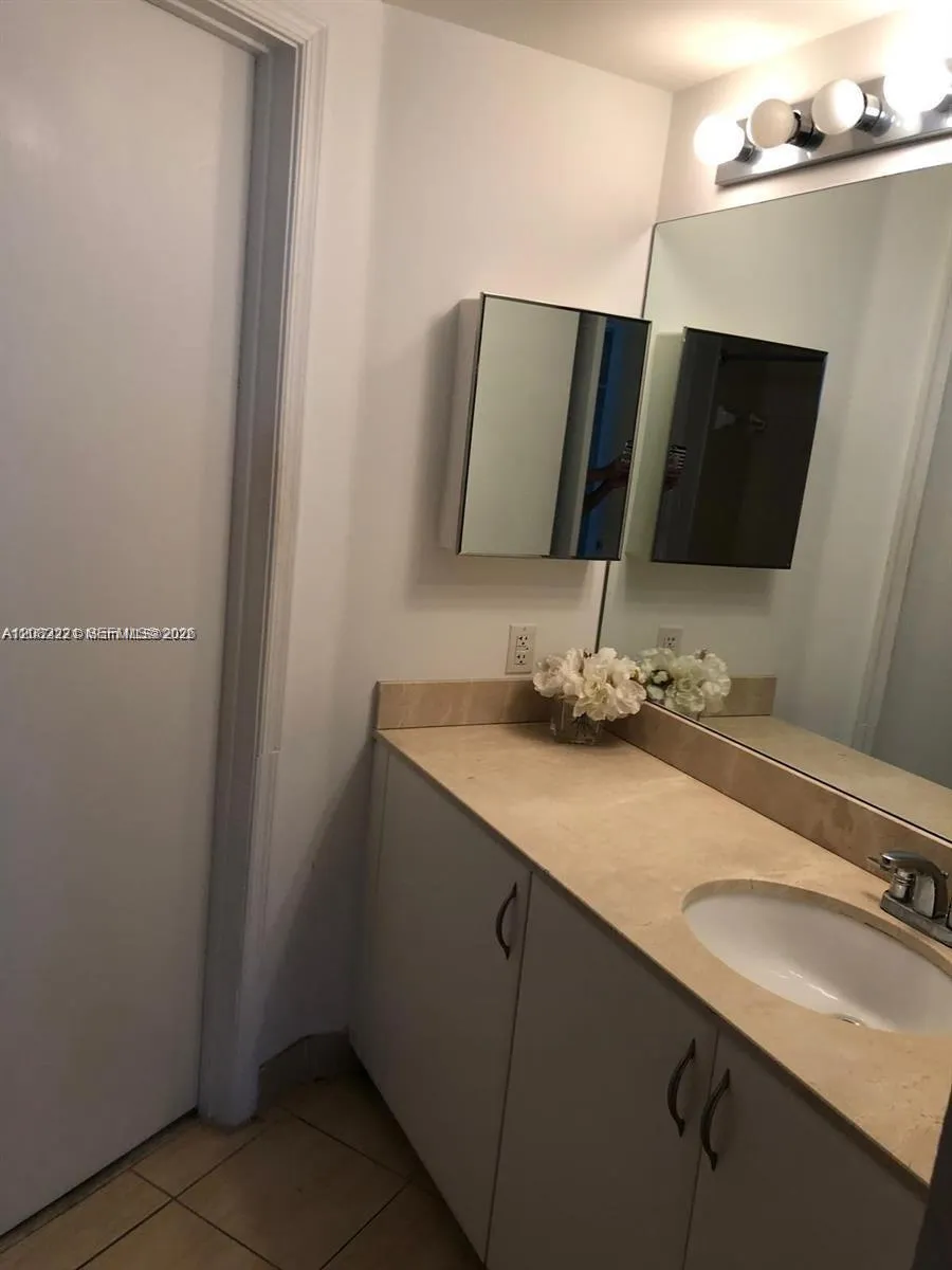 1750 Bayshore Dr #3015 Miami, FL 33132