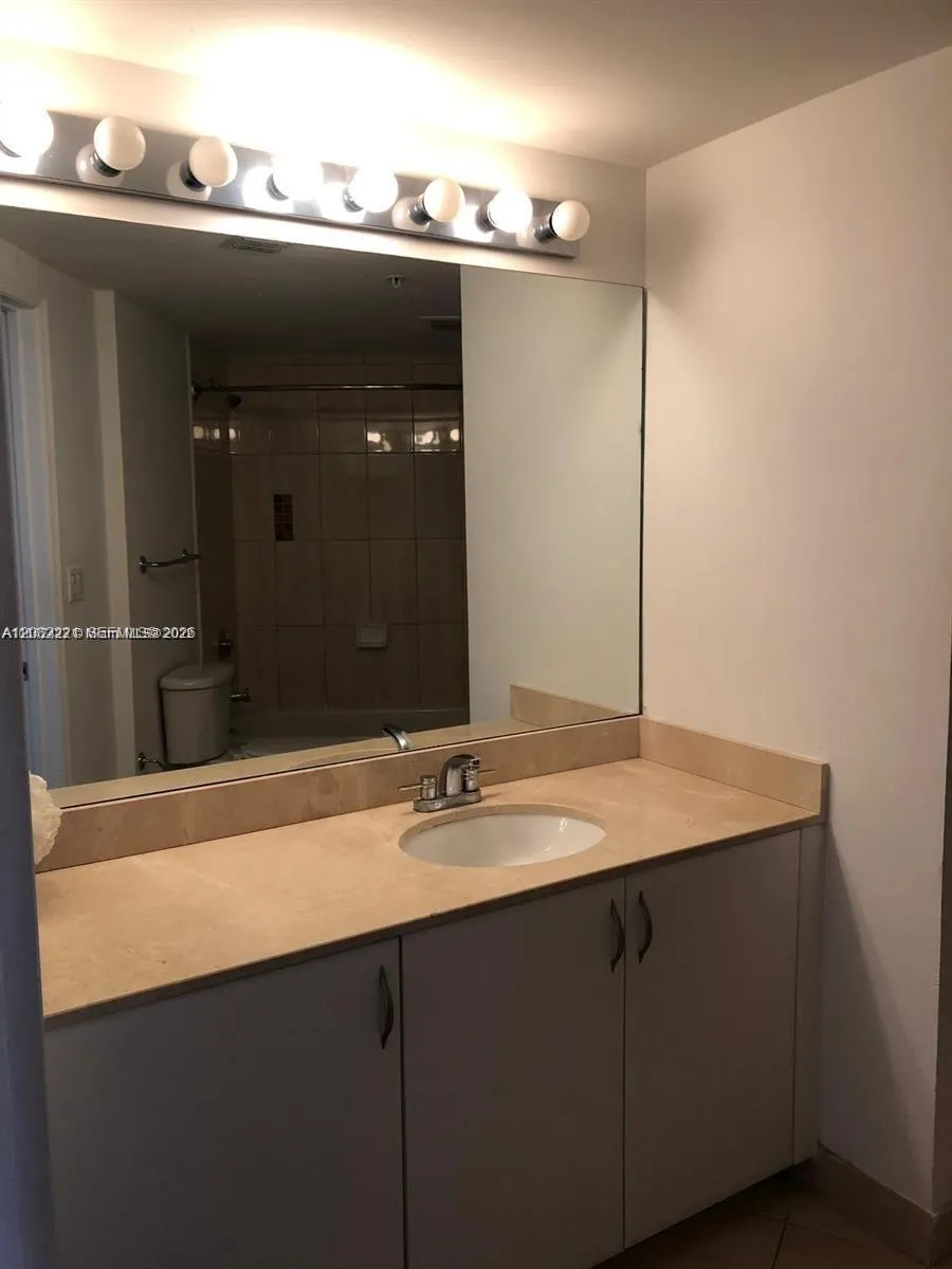 1750 Bayshore Dr #3015 Miami, FL 33132