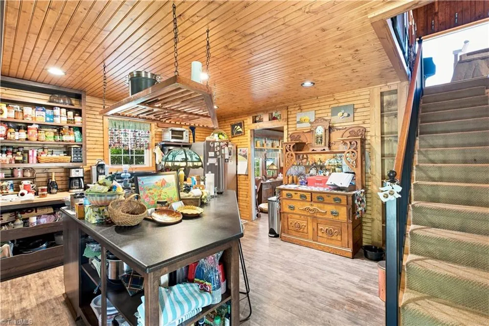 2351 OLD APPALACHIAN TRL TRAIL Fancy Gap, VA 24328