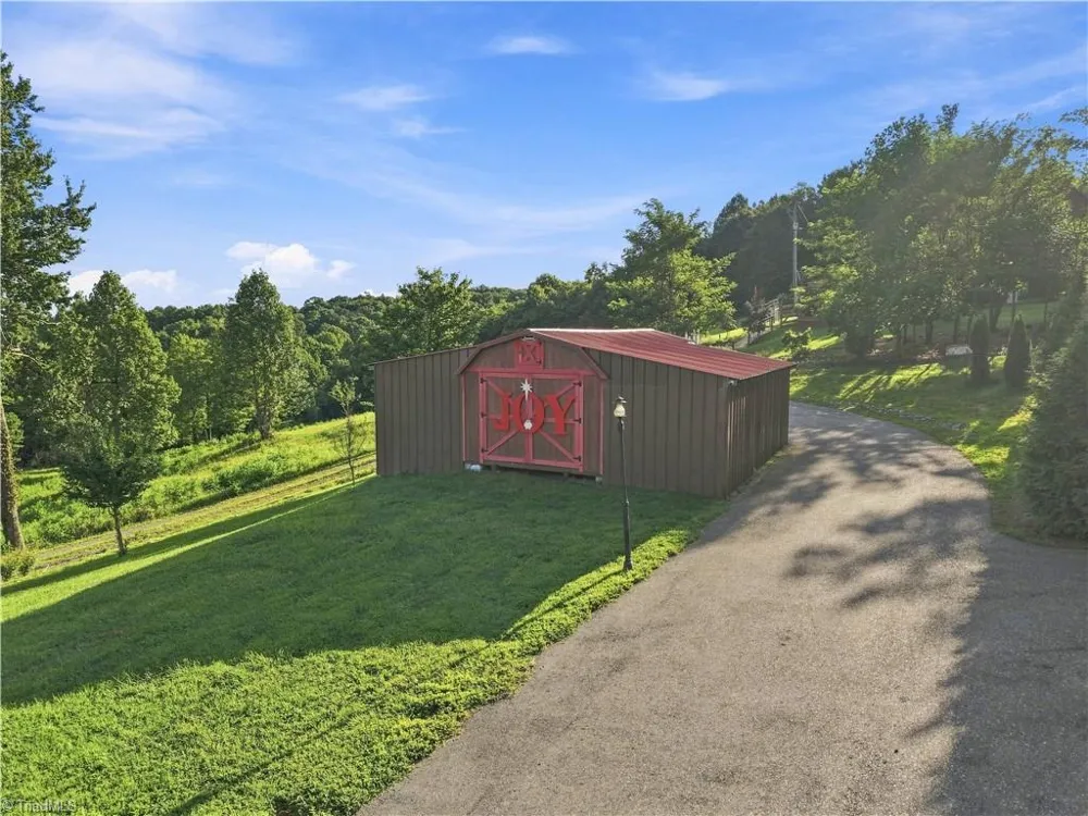 2351 OLD APPALACHIAN TRL TRAIL Fancy Gap, VA 24328
