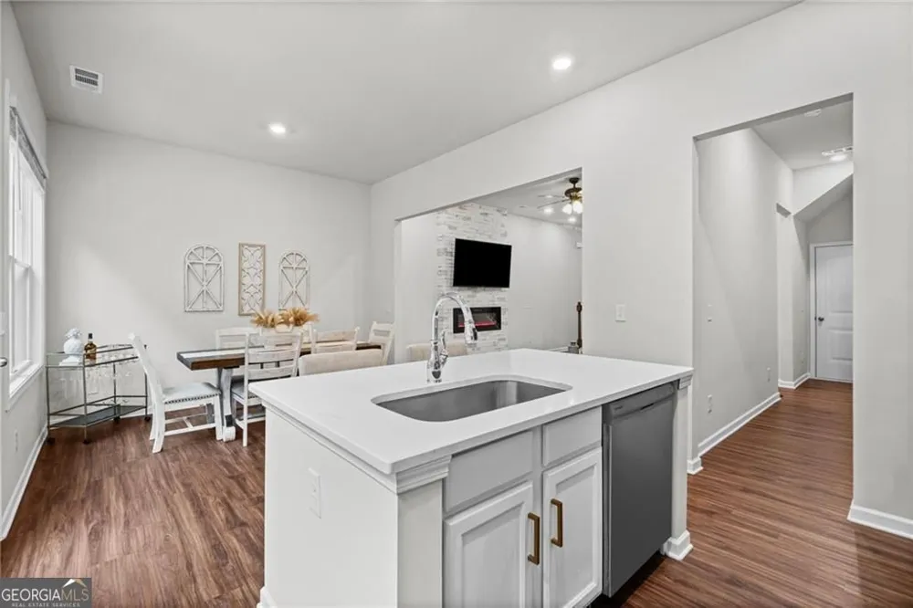 469 Bishop LN Woodstock, GA 30188