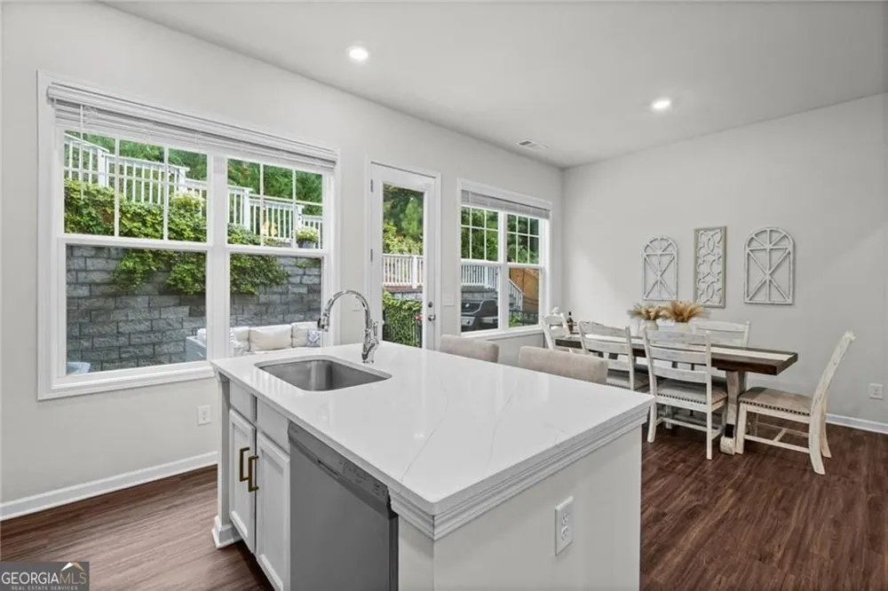 469 Bishop LN Woodstock, GA 30188