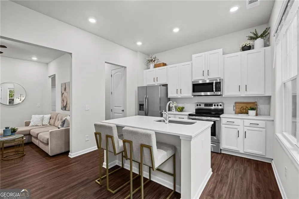 469 Bishop LN Woodstock, GA 30188