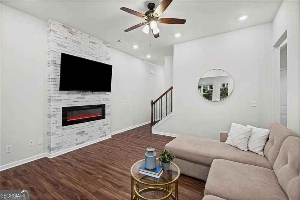 469 Bishop LN Woodstock, GA 30188
