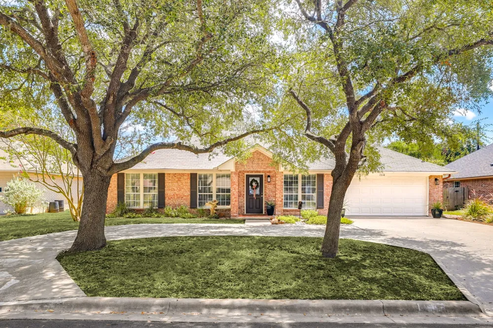 1510 Shadow Walk Lockhart, TX 78644
