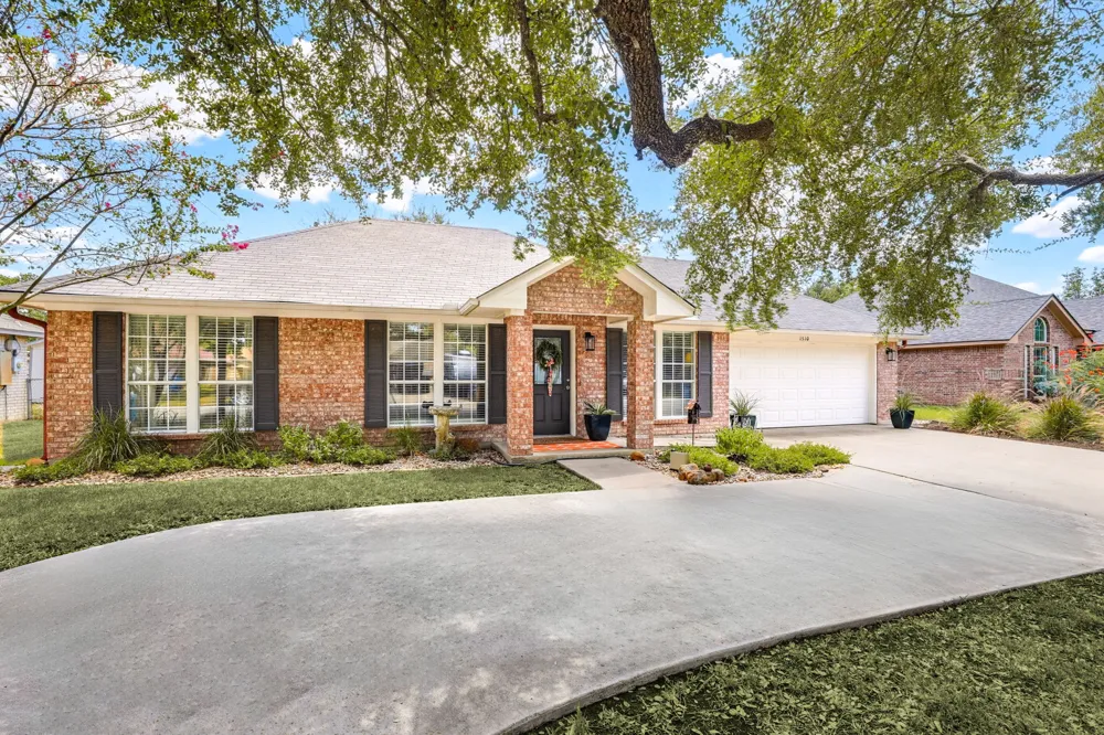 1510 Shadow Walk Lockhart, TX 78644
