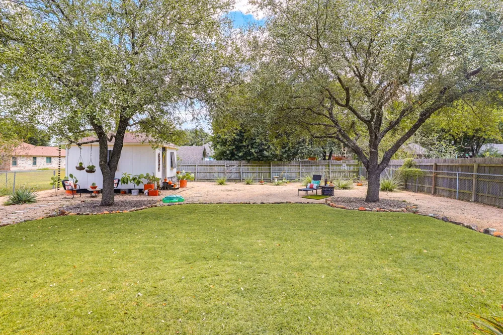 1510 Shadow Walk Lockhart, TX 78644