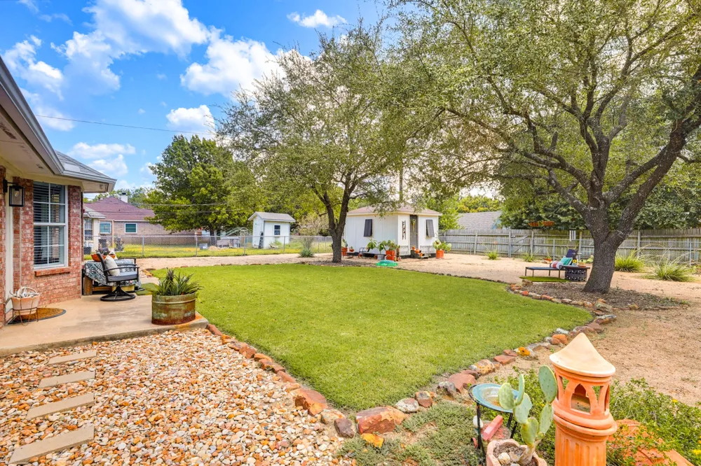 1510 Shadow Walk Lockhart, TX 78644