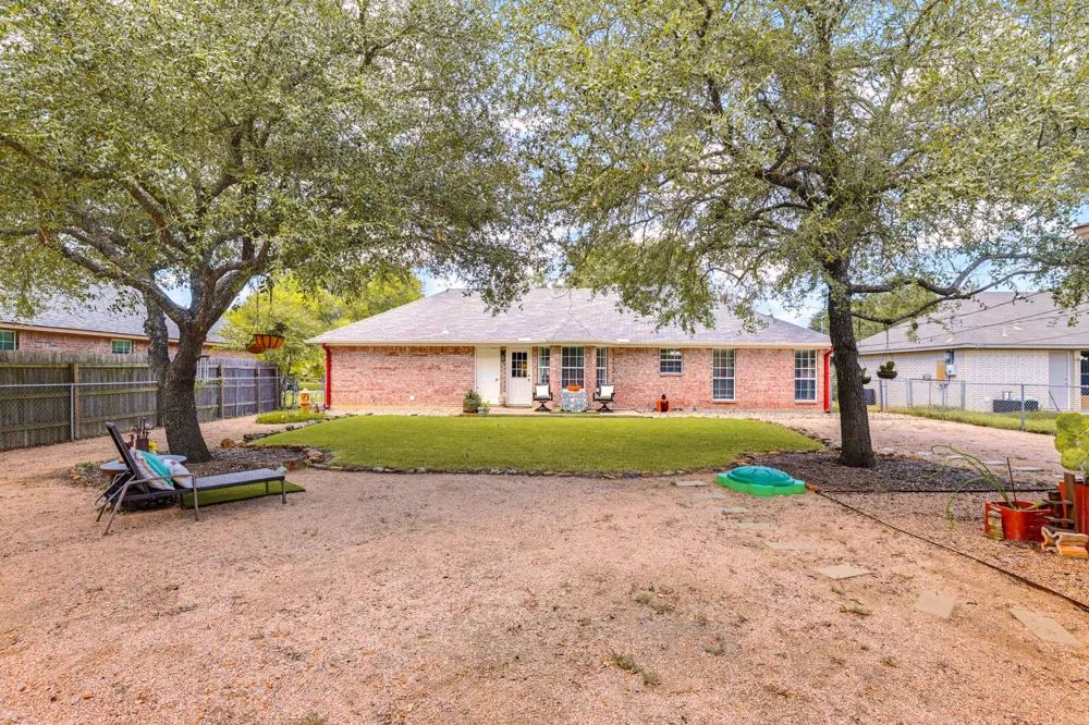 1510 Shadow Walk Lockhart, TX 78644