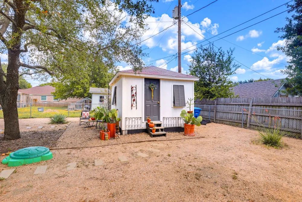 1510 Shadow Walk Lockhart, TX 78644