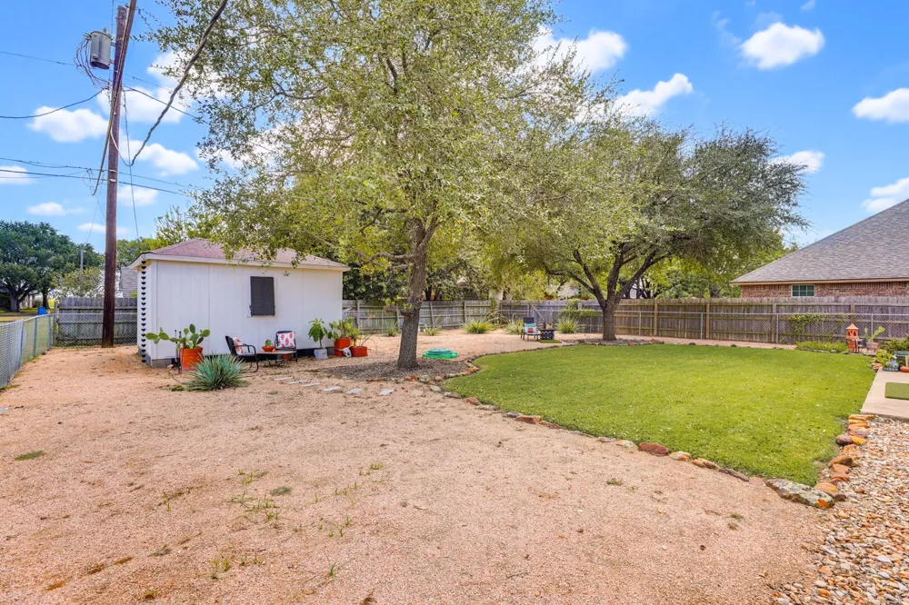 1510 Shadow Walk Lockhart, TX 78644