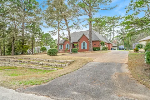 1304 Greenbriar Trail