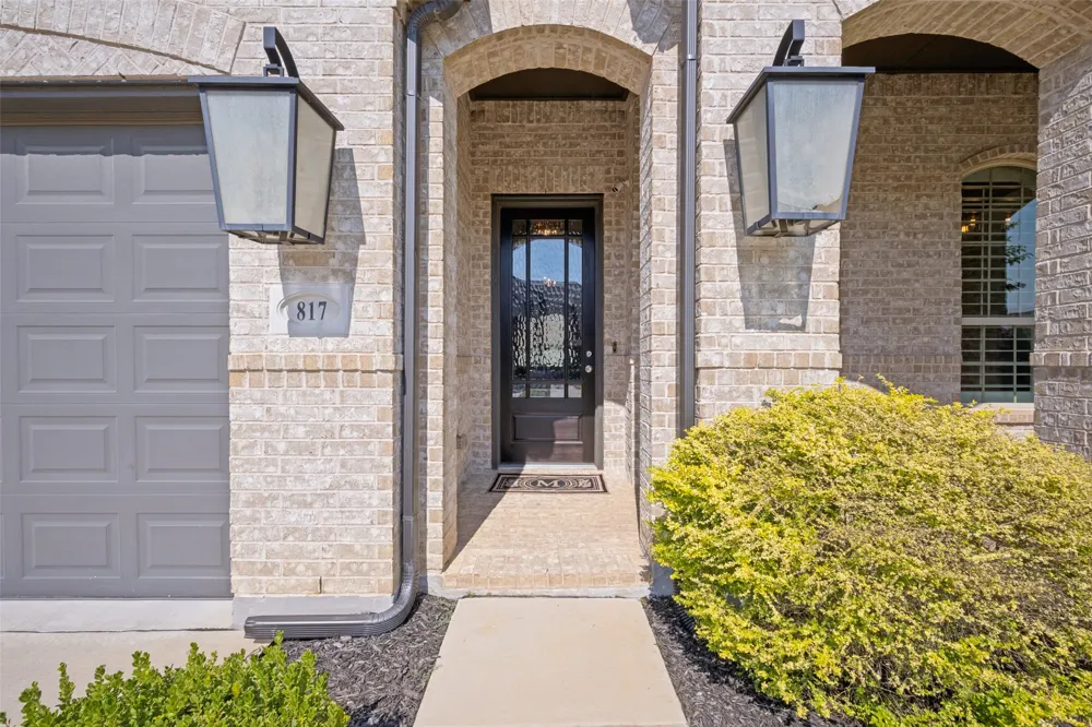 817 Nuthatch Court Argyle, TX 76226