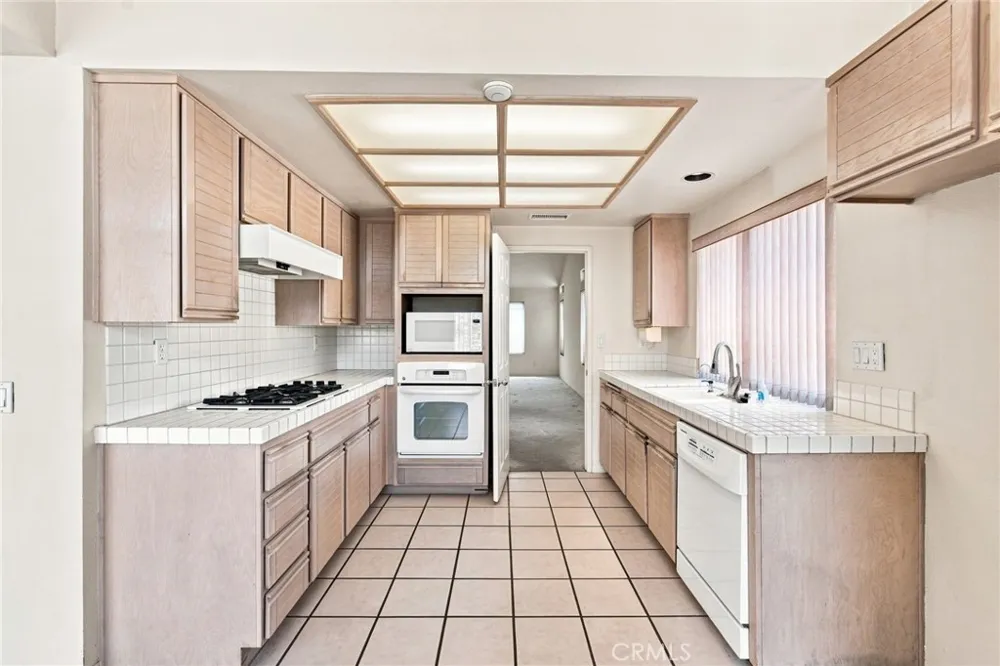 2127 E Bellbrook Covina, CA 91724