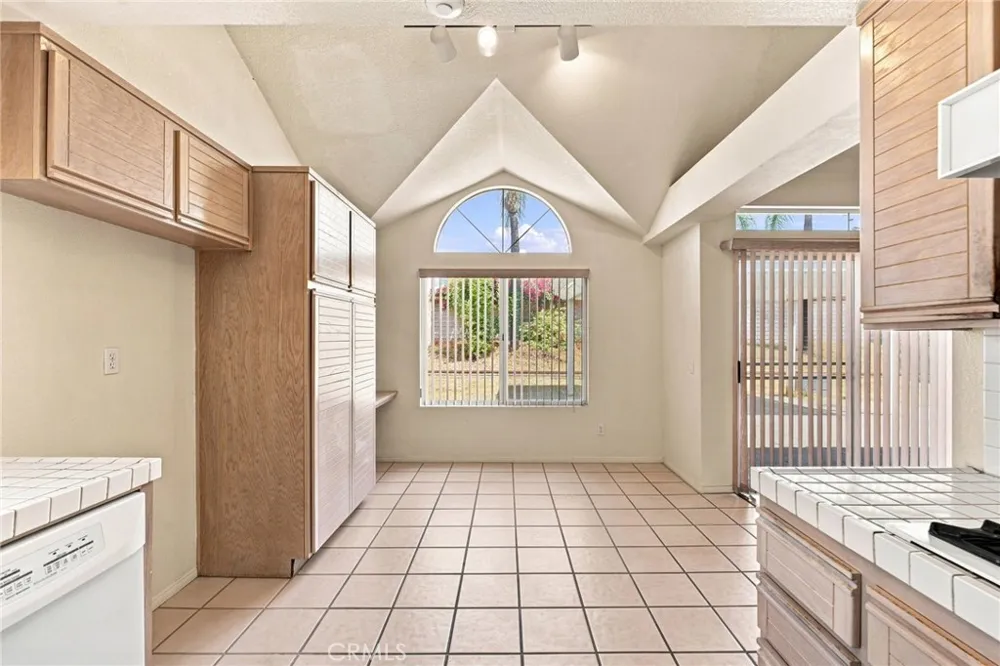 2127 E Bellbrook Covina, CA 91724
