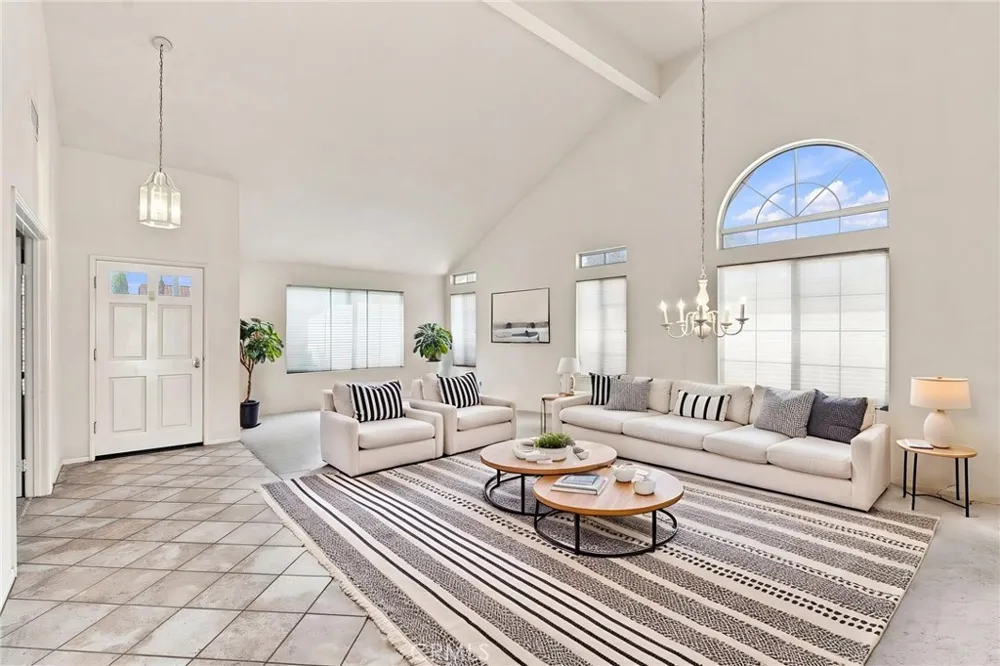 2127 E Bellbrook Covina, CA 91724