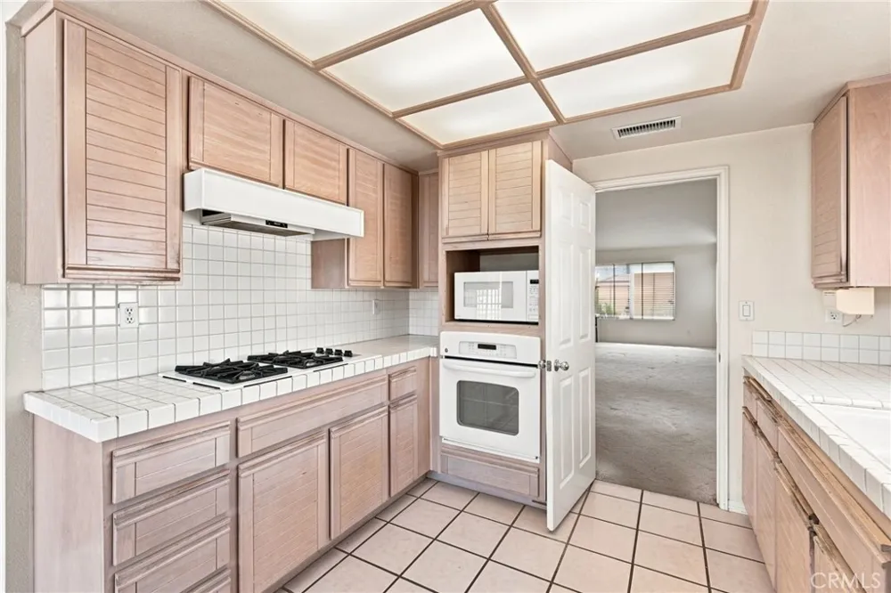 2127 E Bellbrook Covina, CA 91724