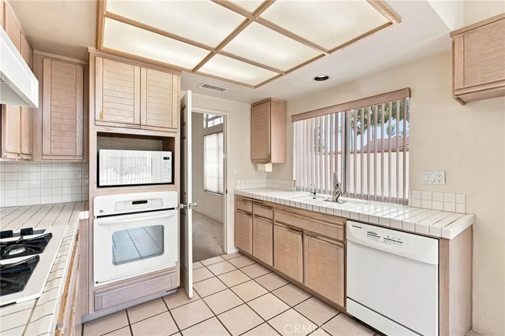 2127 E Bellbrook Covina, CA 91724