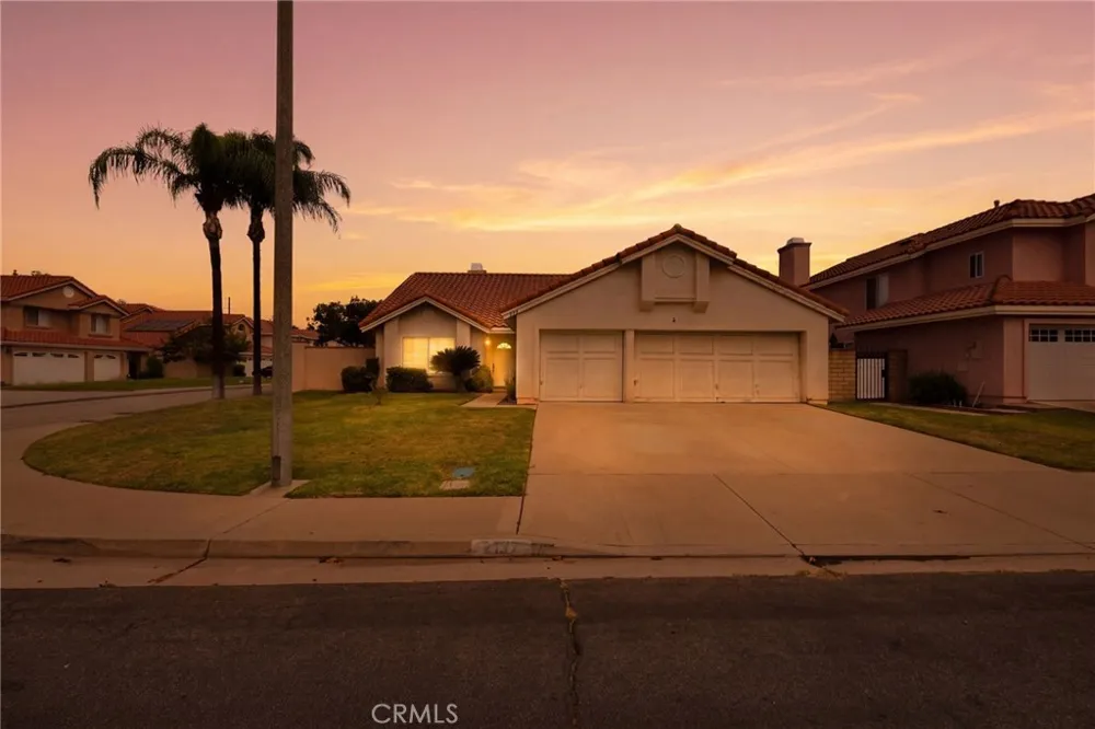 2127 E Bellbrook Covina, CA 91724