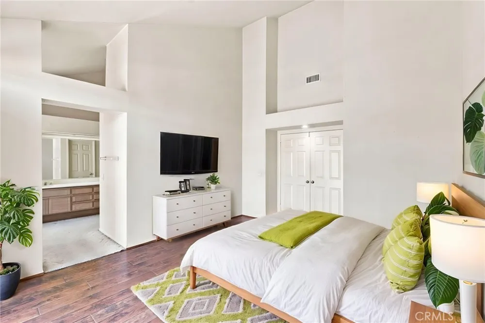 2127 E Bellbrook Covina, CA 91724